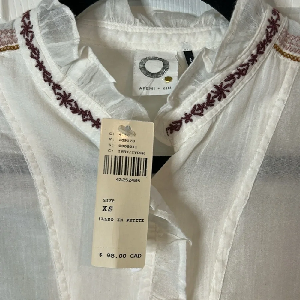 NWT Embroidered White Blouse From Anthropologie size XSmall - Picture 3 of 12